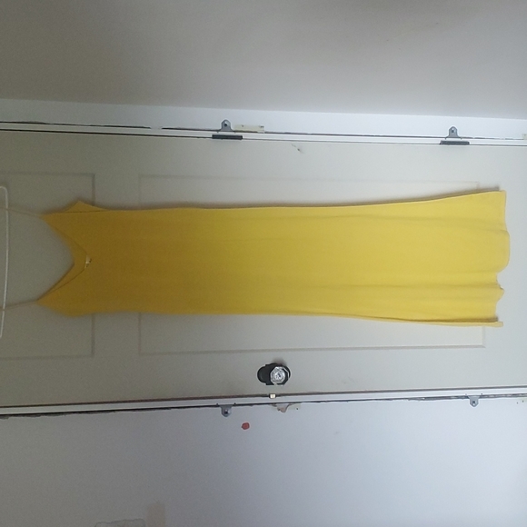Yellow spaghetti strap maxi size medium - Picture 2 of 6